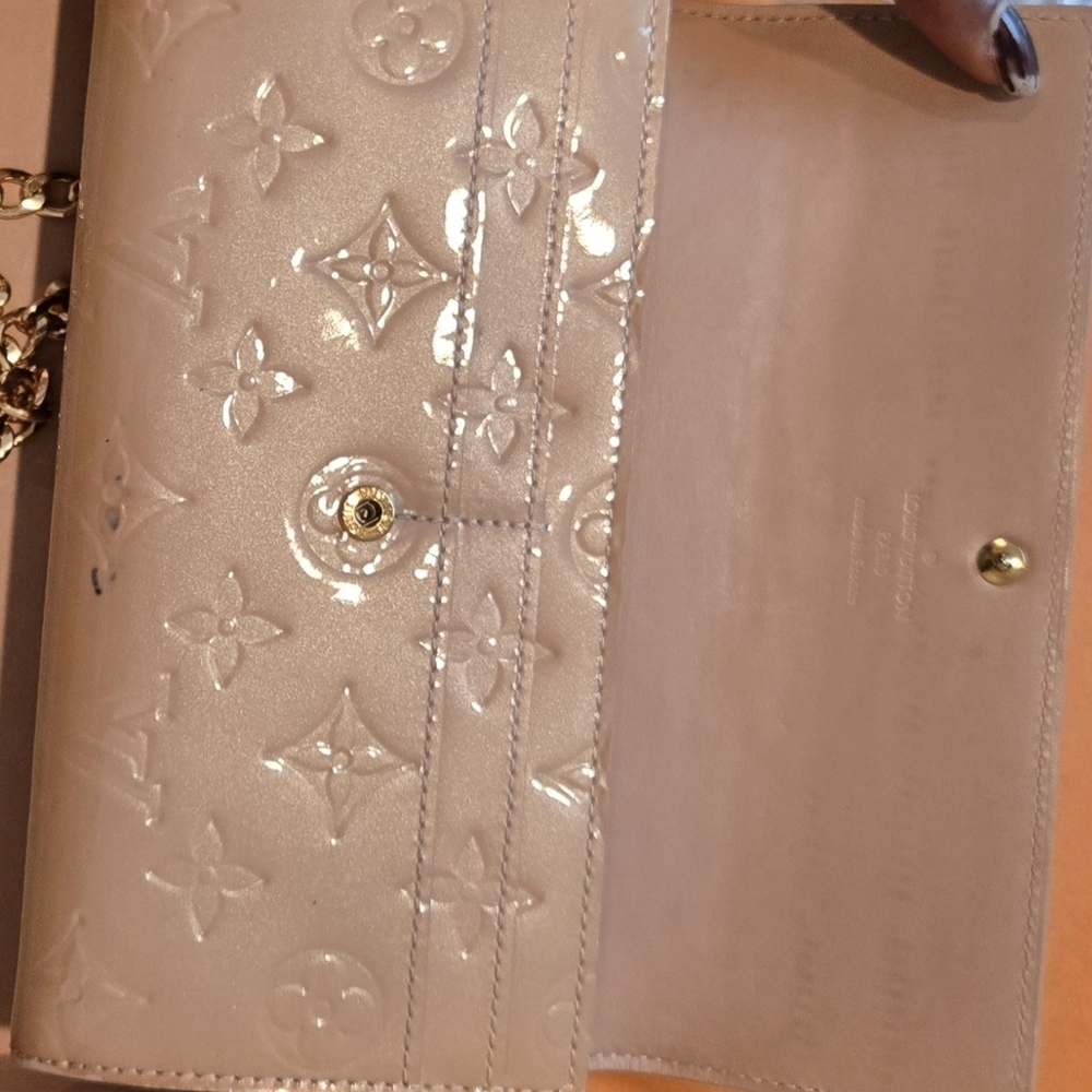 LouisVuitton Sarah patent leather wallet With COA& complimentary Crossbody Chain - Picture 7 of 17